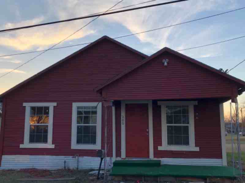 300 S Houston St - Photo 6 of 14