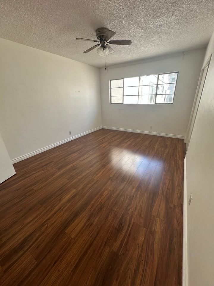 920 N Spaulding Ave - Photo 3 of 7