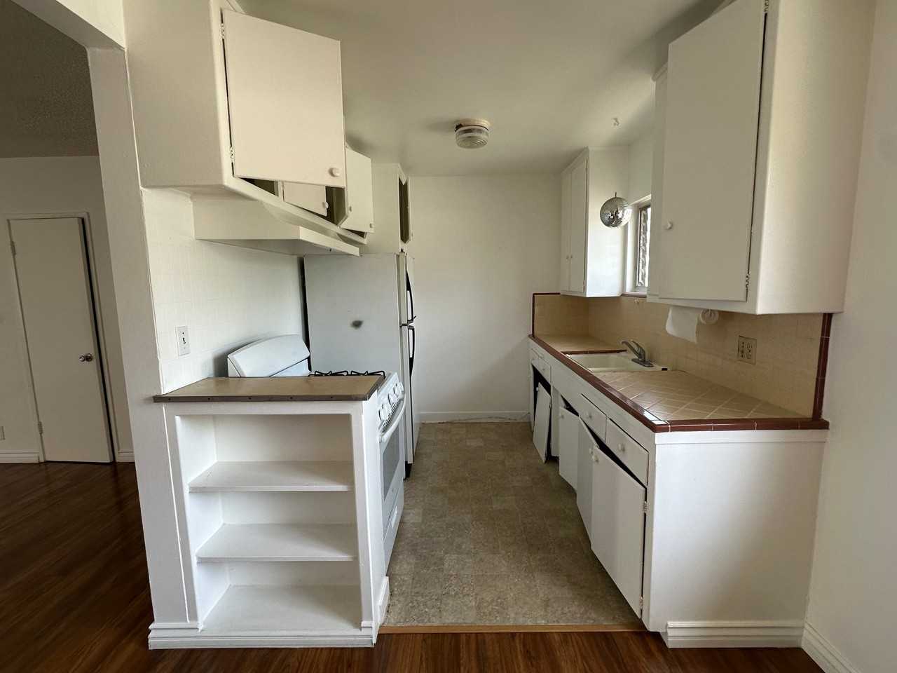 920 N Spaulding Ave - Photo 5 of 7
