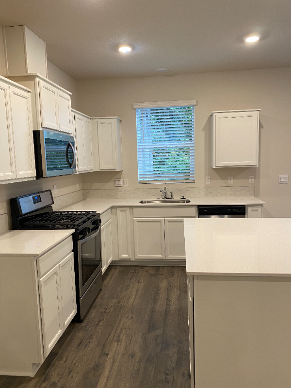 889 N 18th Ave - Photo 4 of 18
