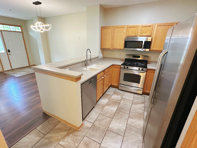 1244 Chateau Ave - Photo 6 of 18