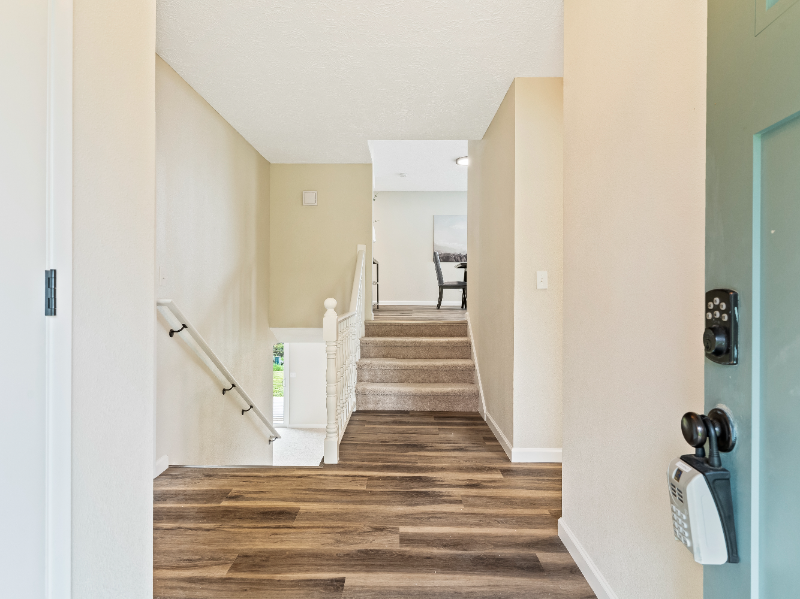 2615 E Mcloughlin Blvd - Photo 2 of 32