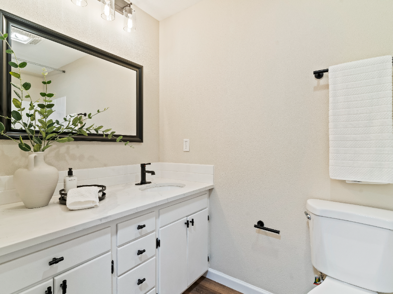 2615 E Mcloughlin Blvd - Photo 3 of 32