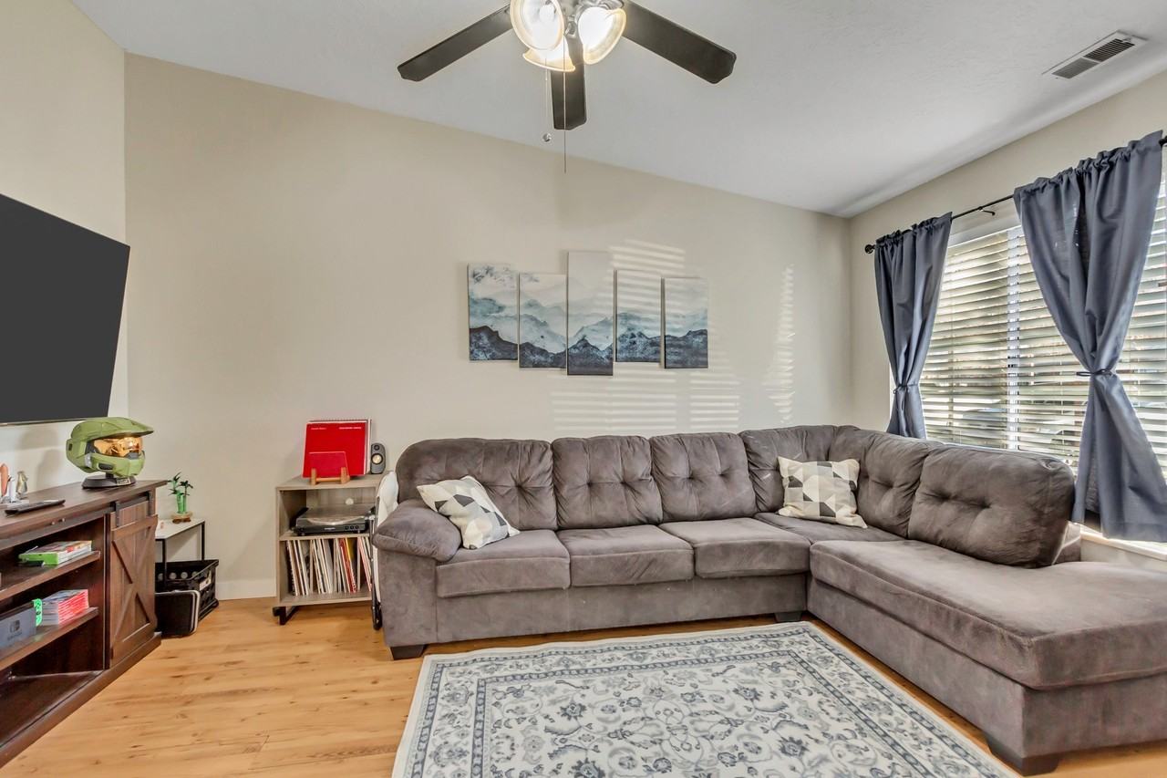 933 S Freedom Blvd - Photo 3 of 11