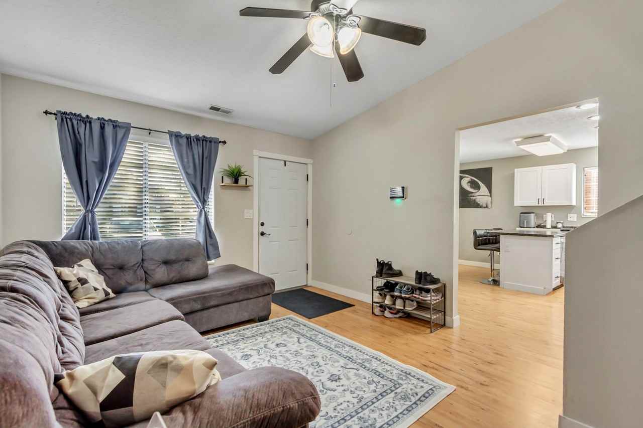 933 S Freedom Blvd - Photo 4 of 11