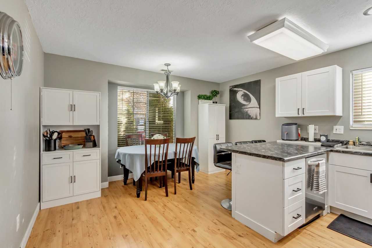 933 S Freedom Blvd - Photo 5 of 11