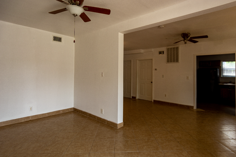 811A Barrymore Blvd - Photo 2 of 8