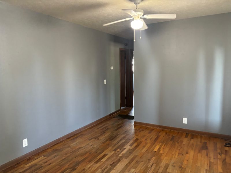 1001 4th Pl - Photo 4 of 10