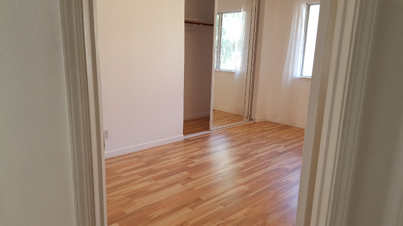 22904 Grand St - Photo 3 of 16