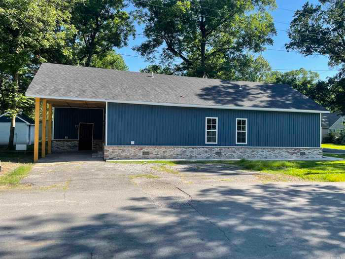 320 Brinkley - Photo 3 of 16
