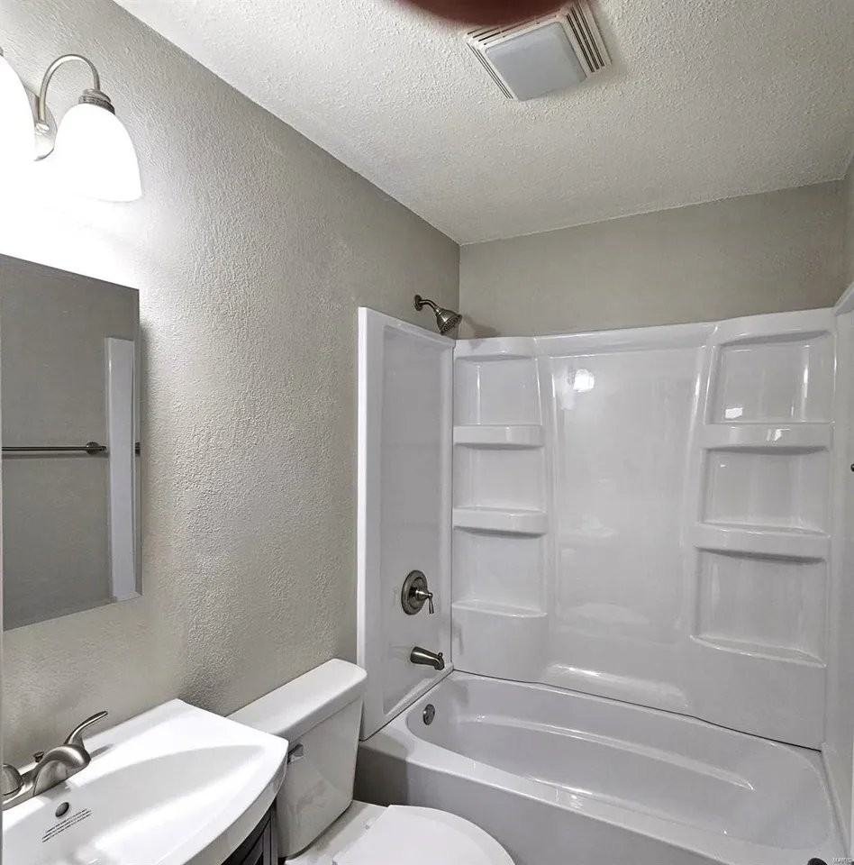 28 Jamestown Dr - Photo 3 of 14