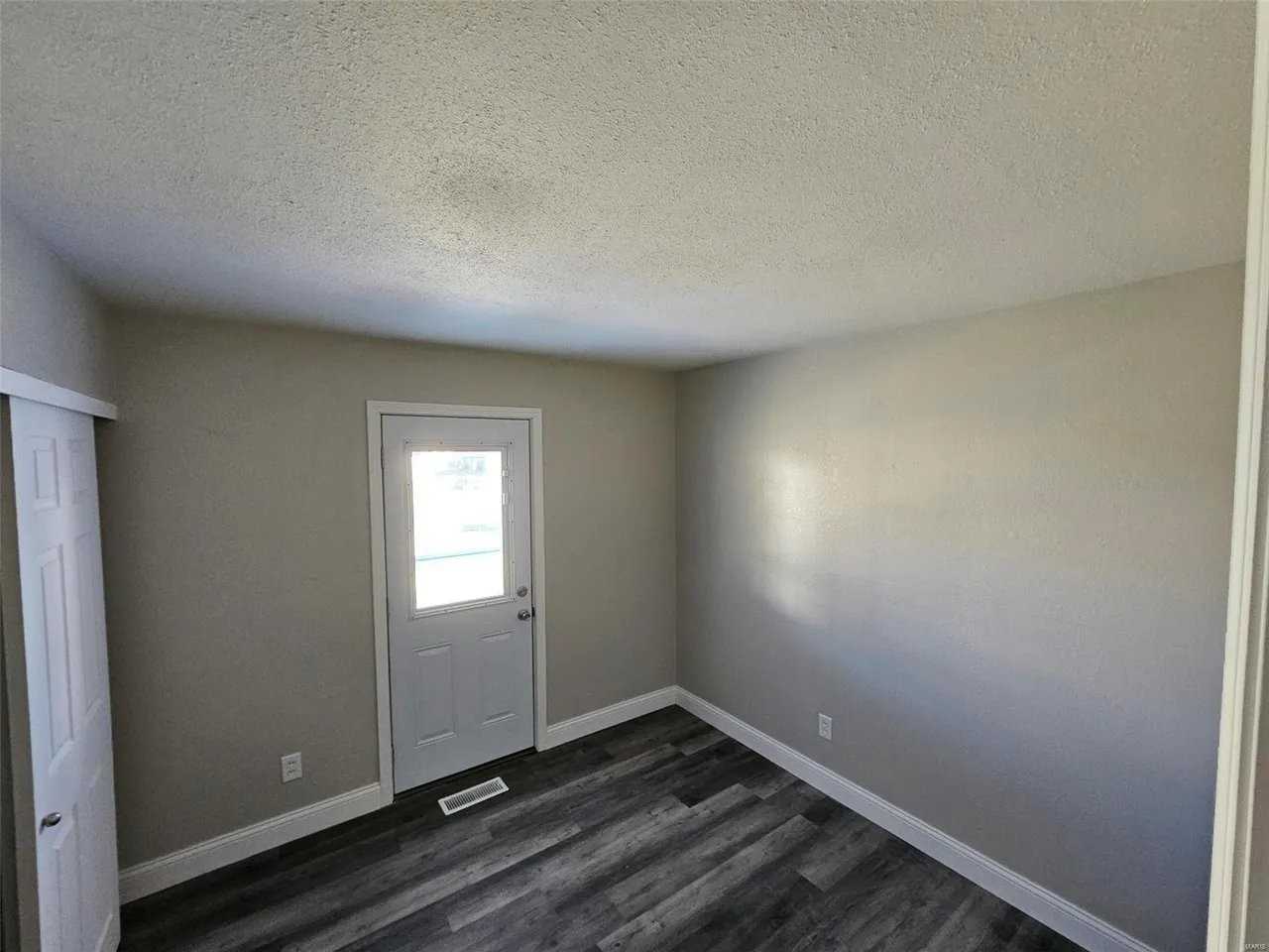 28 Jamestown Dr - Photo 4 of 14