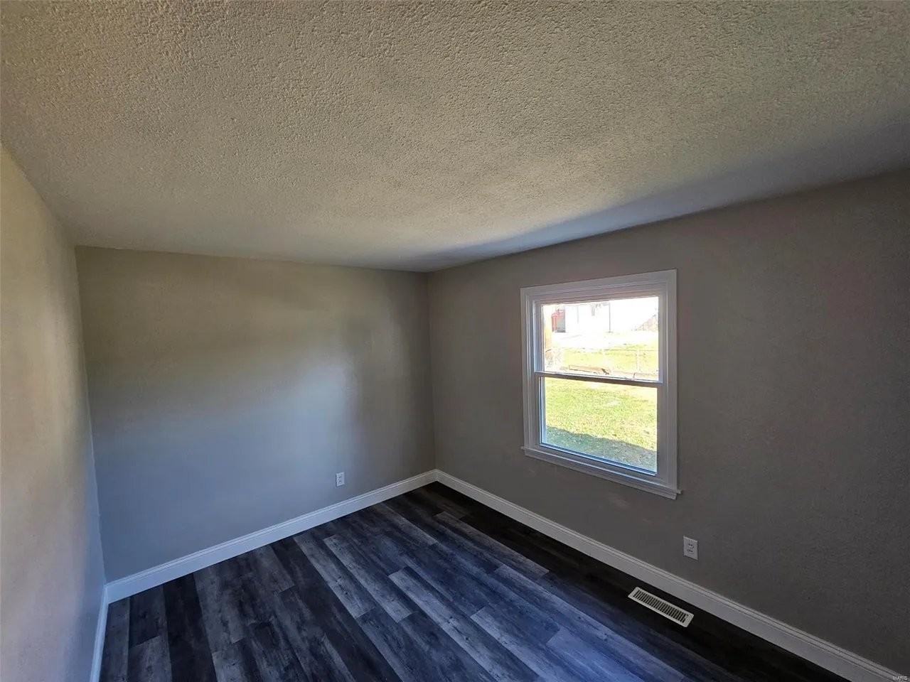 28 Jamestown Dr - Photo 5 of 14