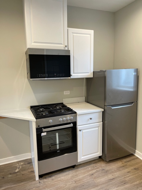 5202 W Parker Ave #2 - Photo 3 of 13
