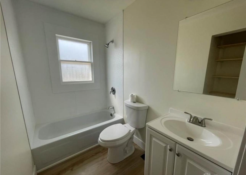 101 N Irwin St - Photo 3 of 8