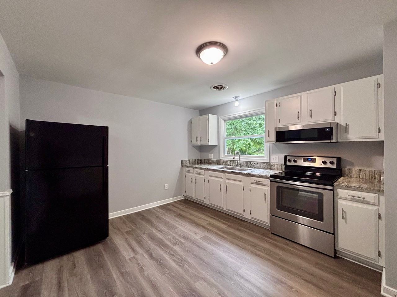 6317 Phobus Dr - Photo 4 of 14