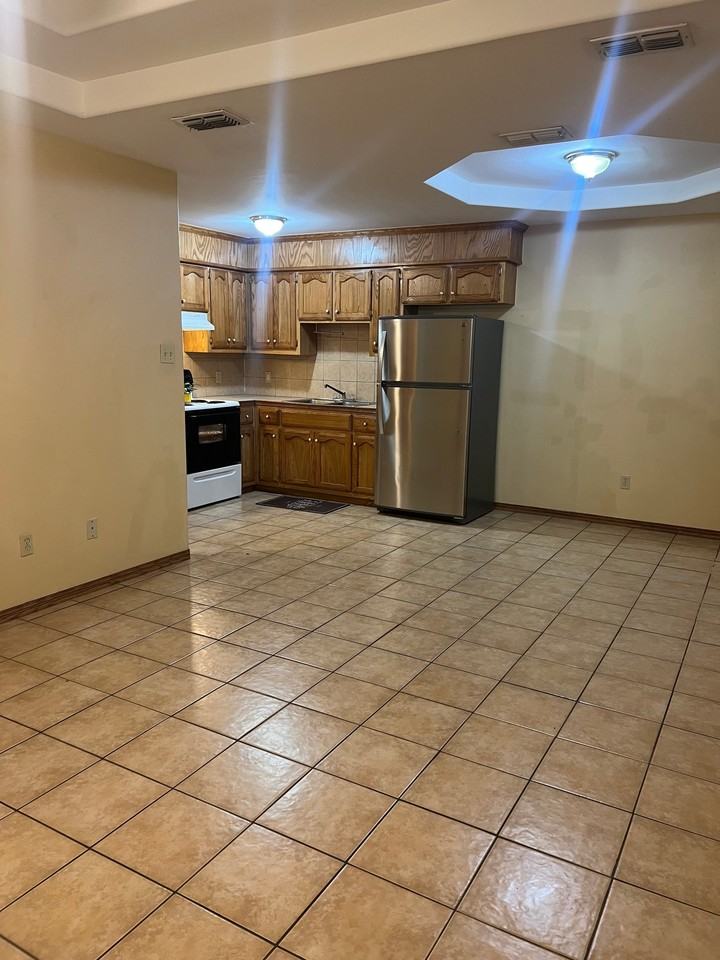 618 San Antonio Ave #1 - Photo 4 of 10