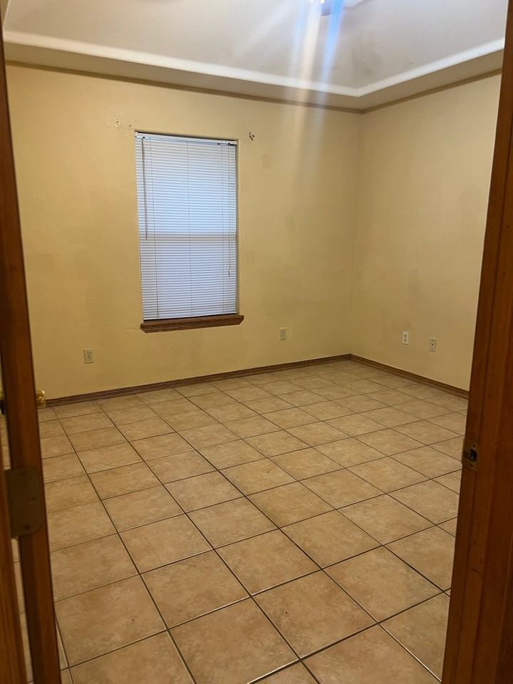 618 San Antonio Ave #1 - Photo 7 of 10