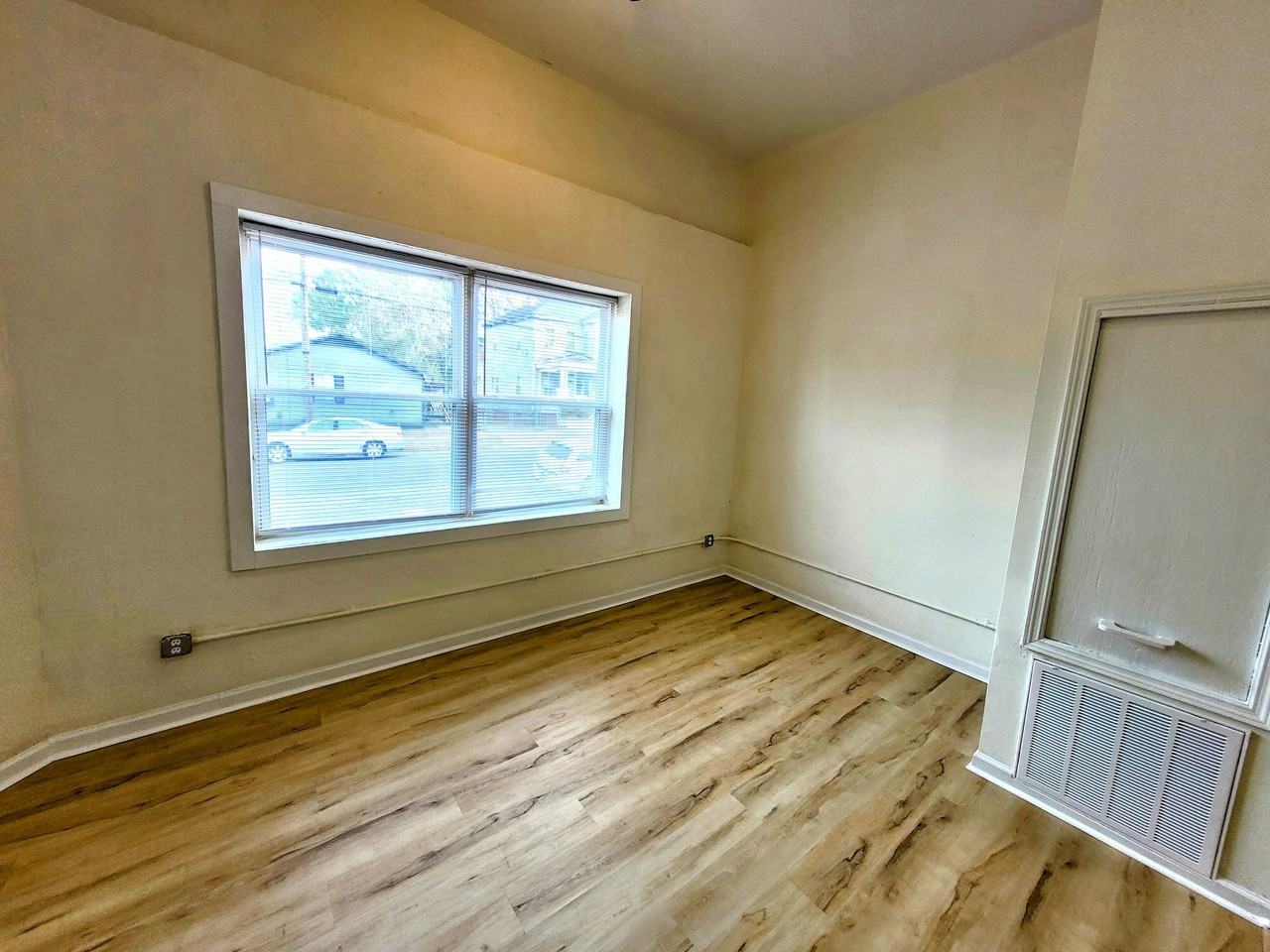 828 Campbell St - Photo 2 of 31