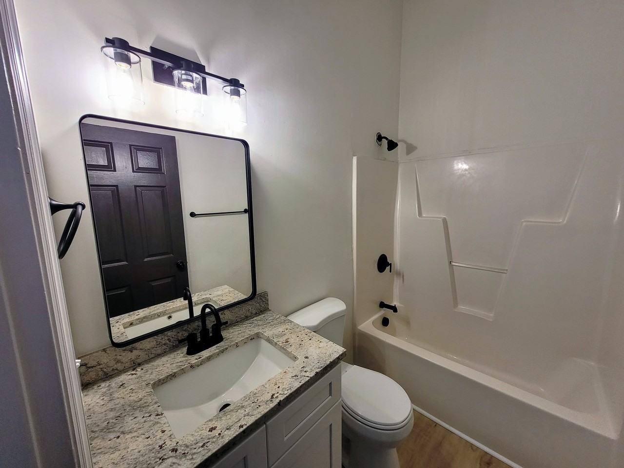 828 Campbell St - Photo 5 of 31