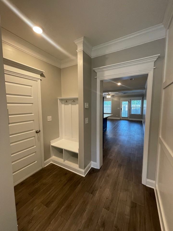 1057 Linsmore Ave - Photo 2 of 20