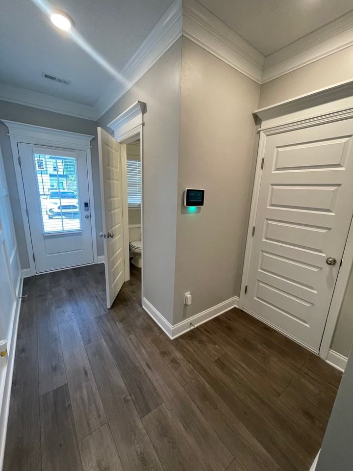 1057 Linsmore Ave - Photo 3 of 20