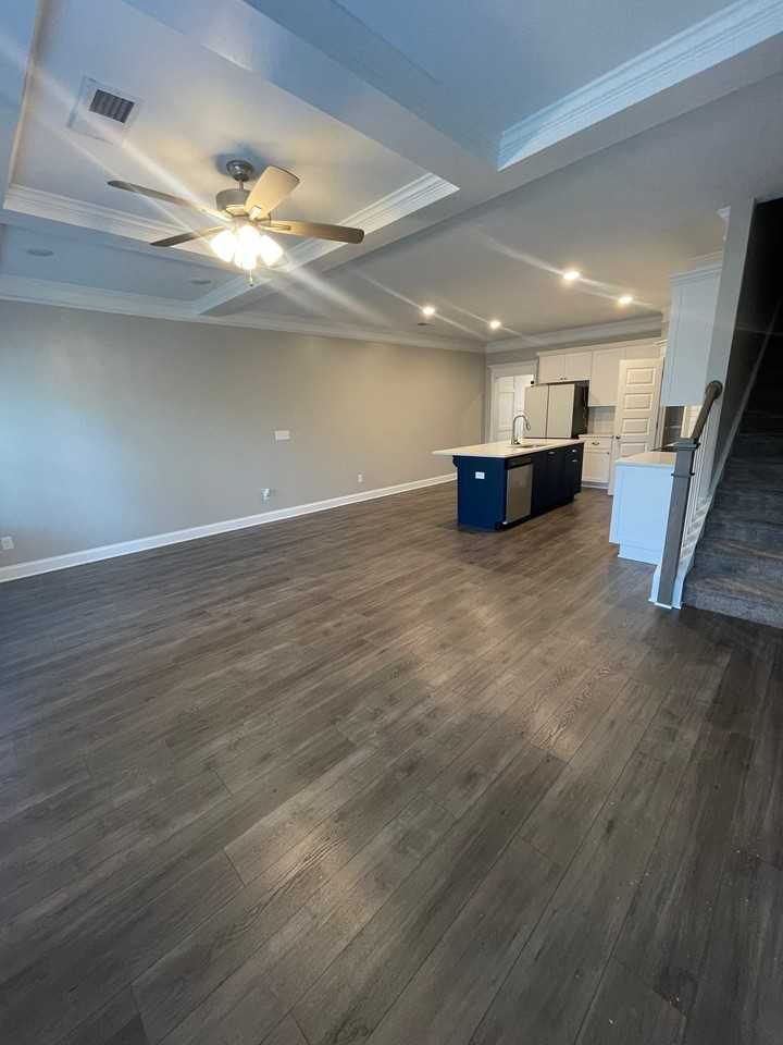 1057 Linsmore Ave - Photo 6 of 20