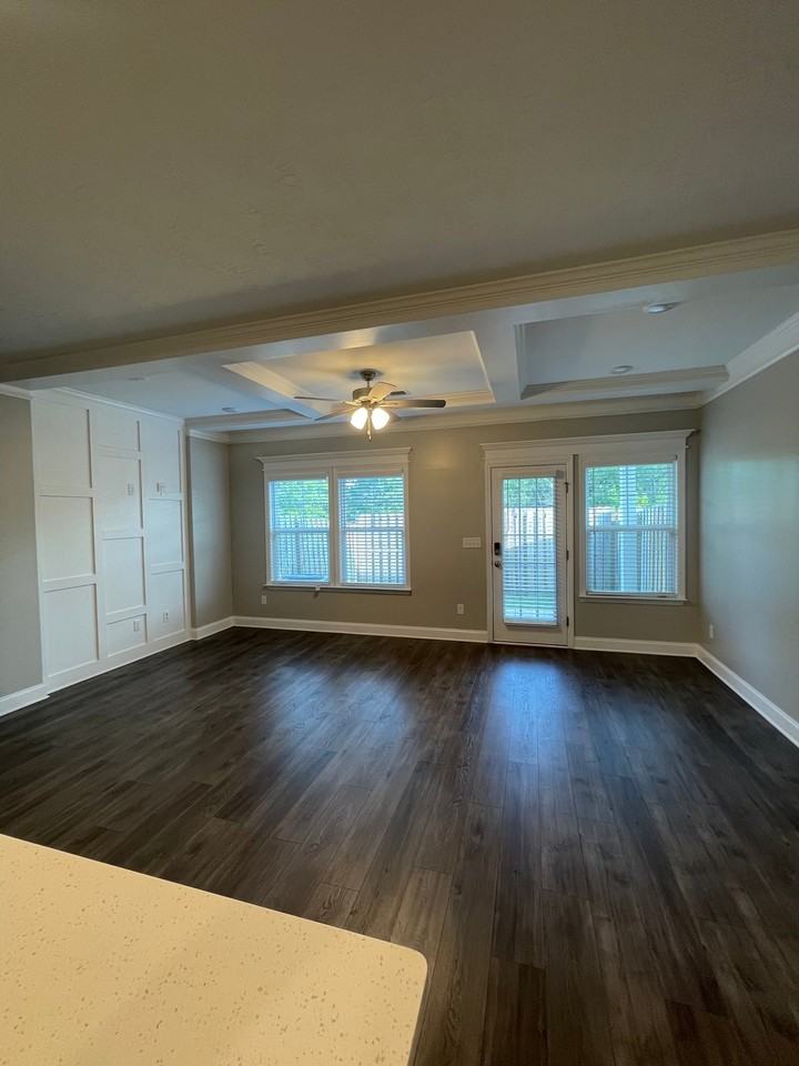 1057 Linsmore Ave - Photo 7 of 20