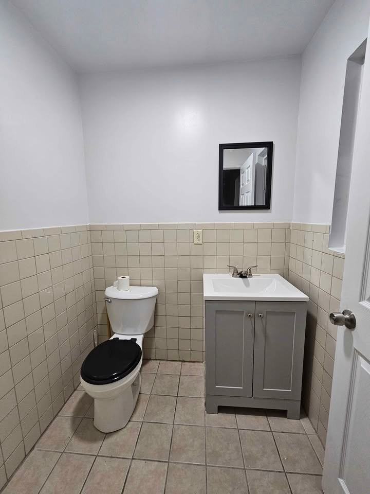 552 E 24th St #2 - Photo 3 of 7