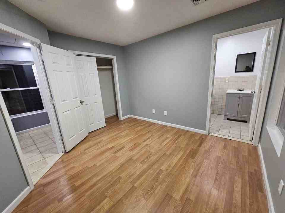 552 E 24th St #2 - Photo 5 of 7
