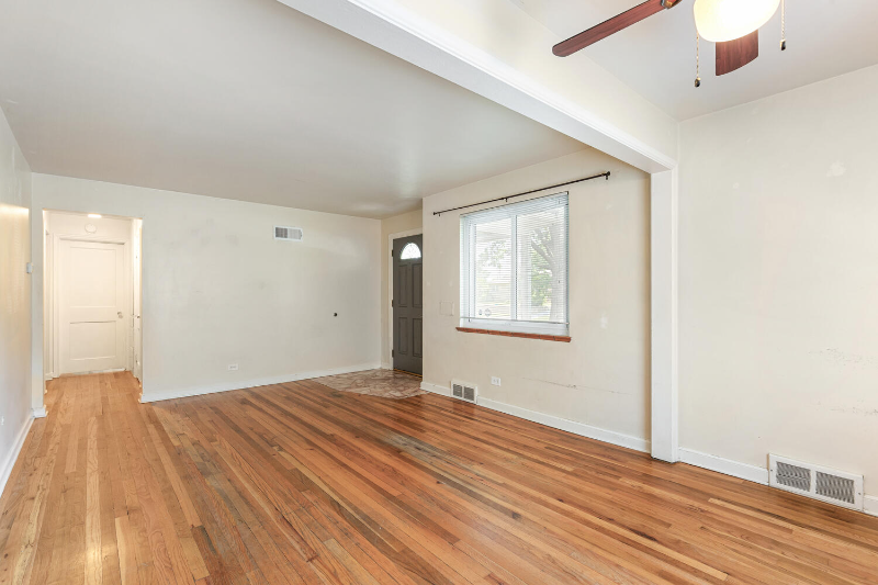 1663 Poplar St - Photo 4 of 22