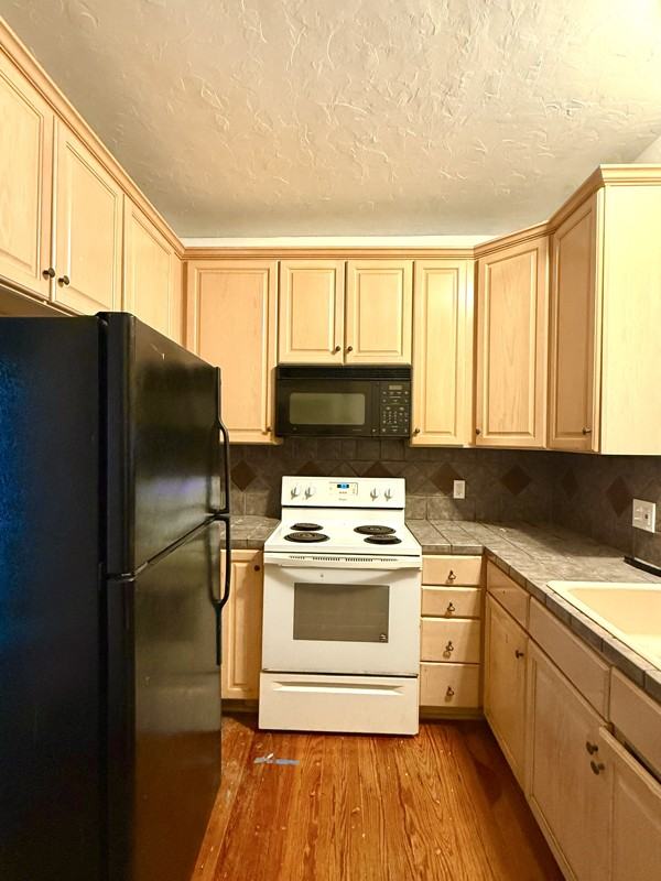 1131 Mckinley Ave - Photo 5 of 12