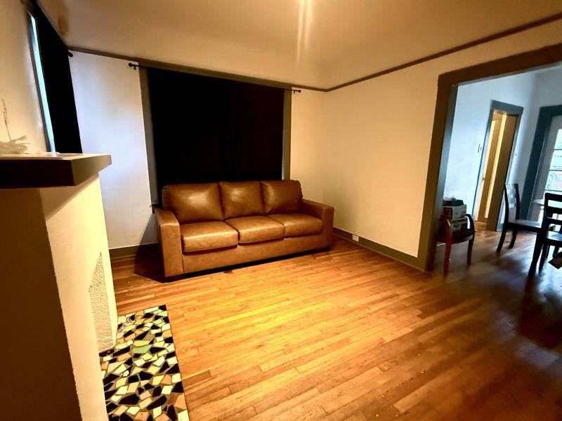 1131 Mckinley Ave - Photo 7 of 12