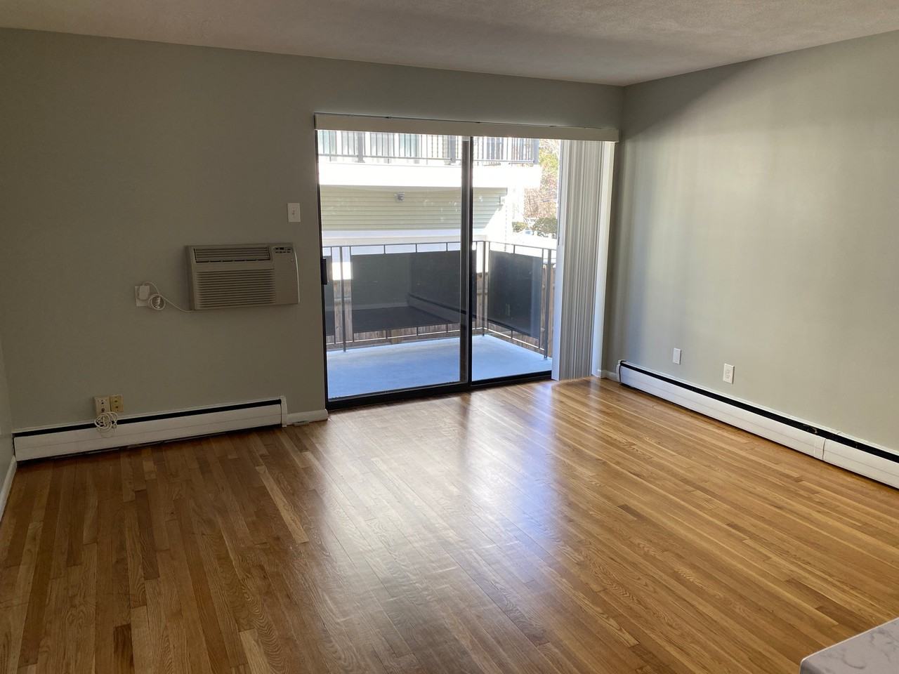 15 Leicester St #D - Photo 5 of 10