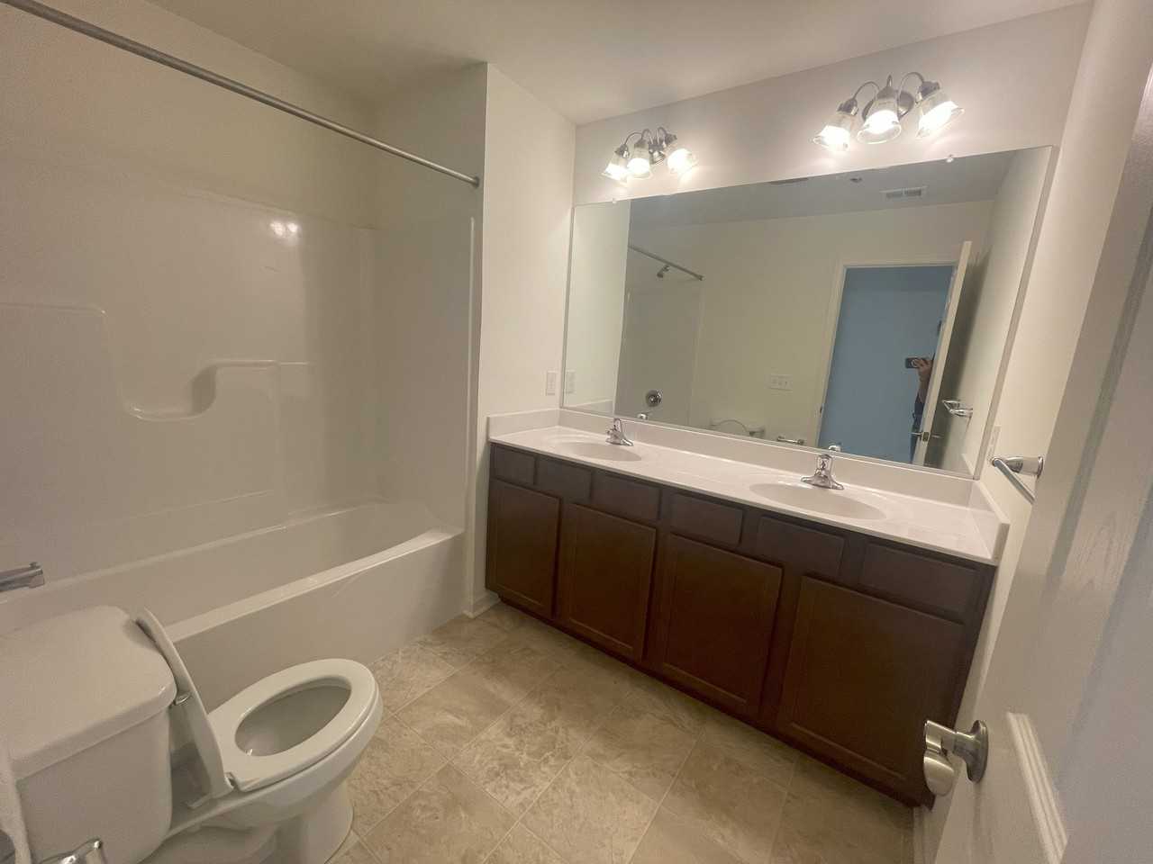 215 Thompson Ave - Photo 4 of 20