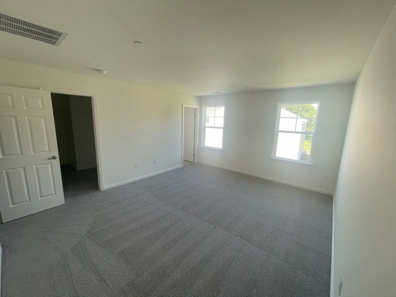 215 Thompson Ave - Photo 6 of 20