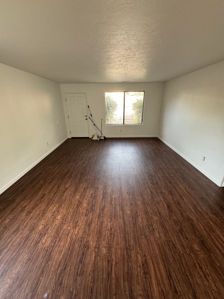265 N State St #6 - Photo 3 of 23