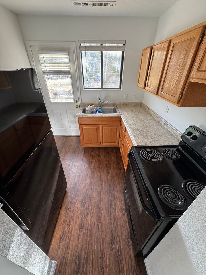 265 N State St #6 - Photo 7 of 23