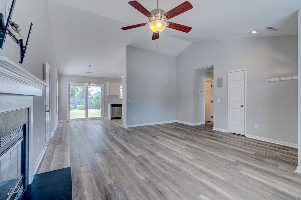305 Hixon Pl - Photo 6 of 20