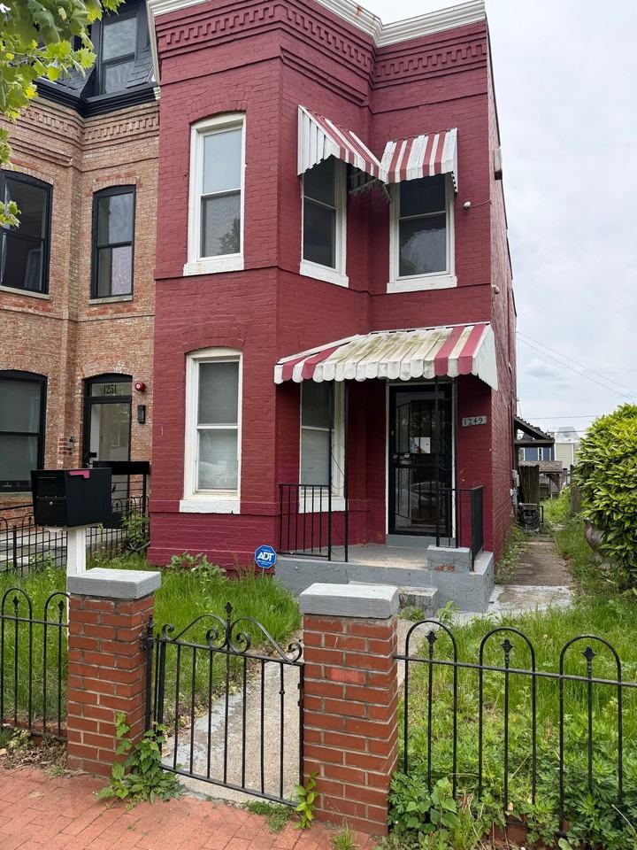 1249 Morse St Ne