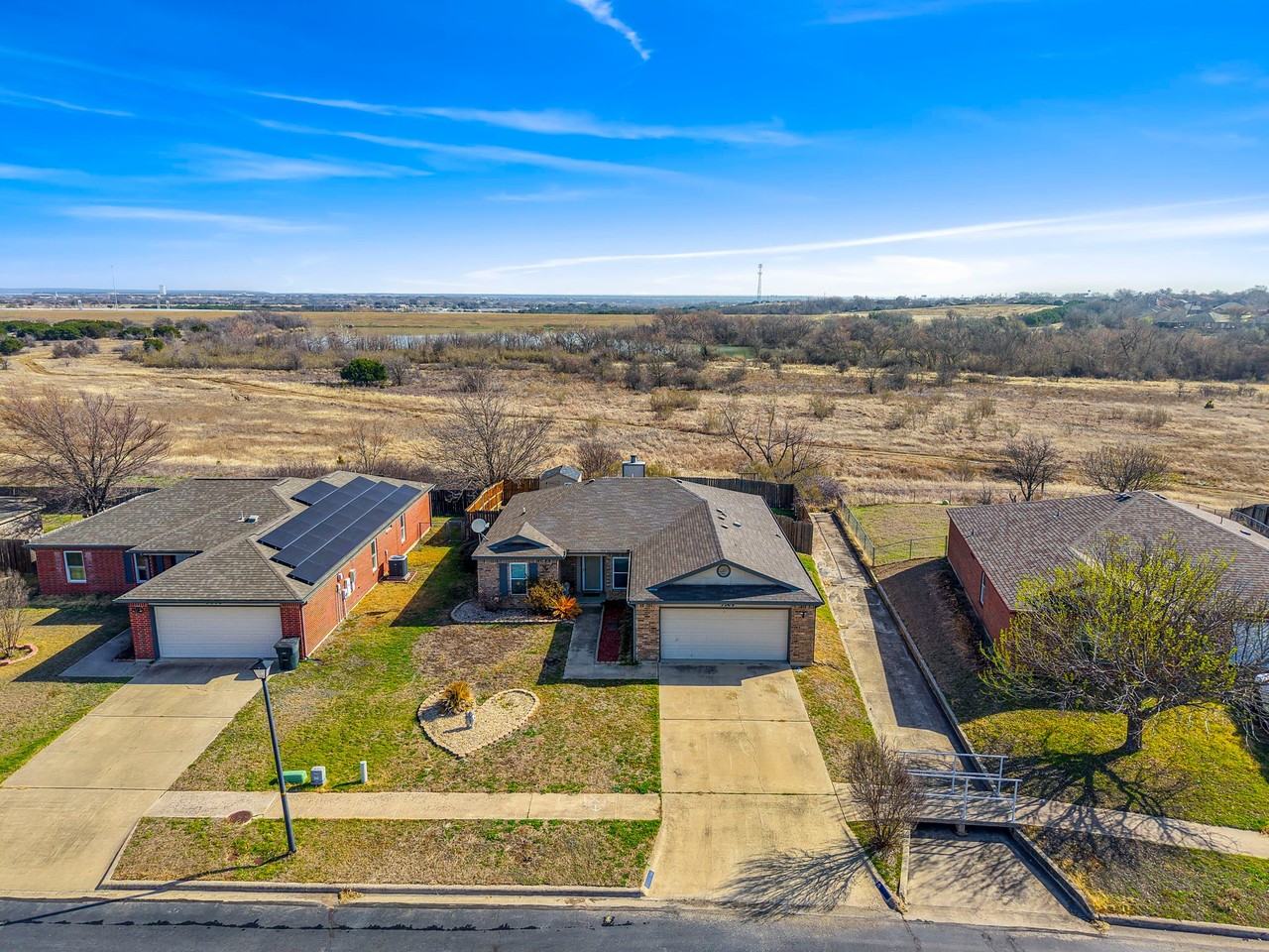 3208 Viewcrest Dr - Photo 3 of 16