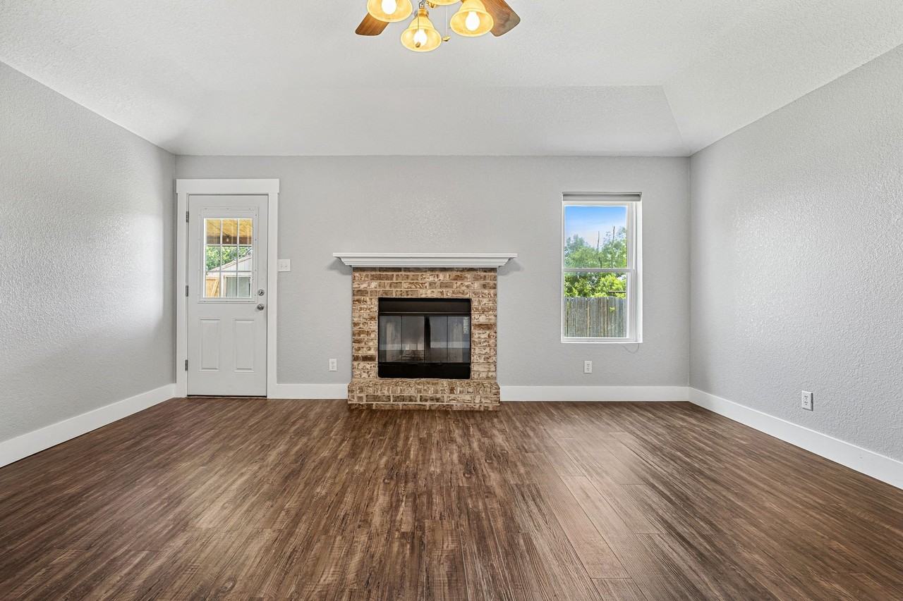3208 Viewcrest Dr - Photo 4 of 16