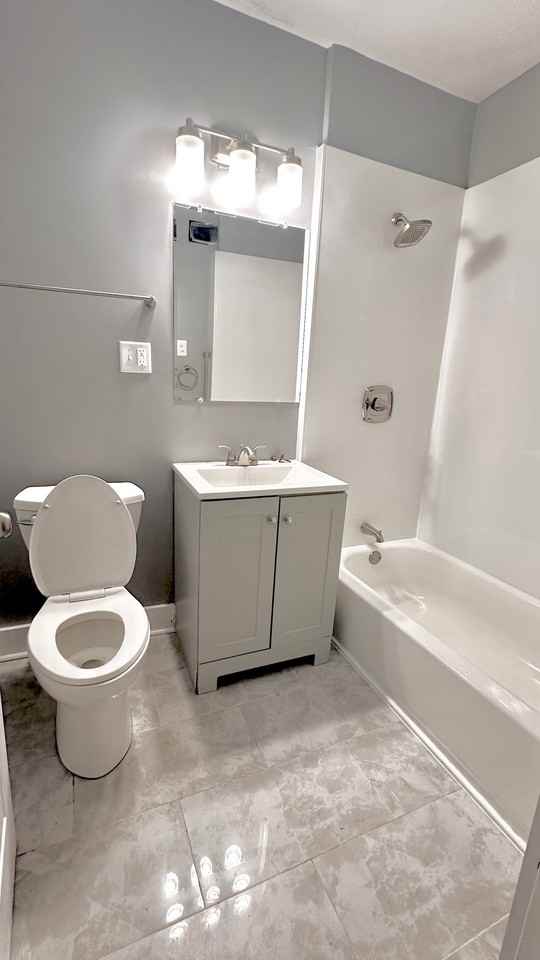 4444 S Indiana Ave #3 - Photo 7 of 15