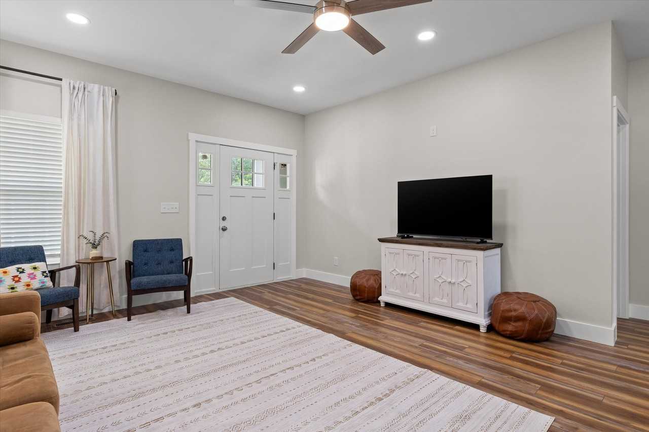 116 Hickory St - Photo 5 of 20