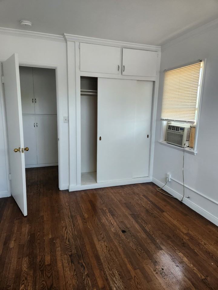 767 W 90th St - Photo 4 of 16
