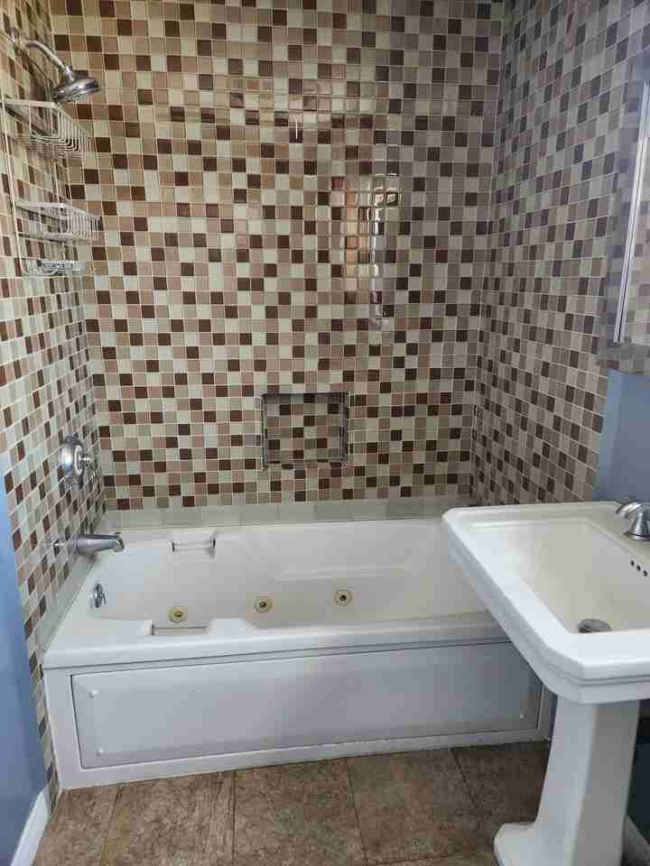 767 W 90th St - Photo 5 of 16