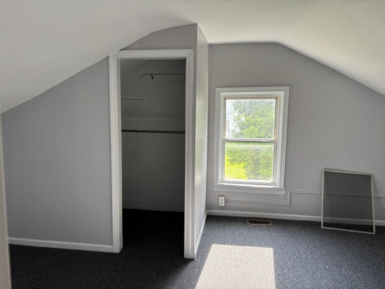 202 W Broadway St - Photo 3 of 9