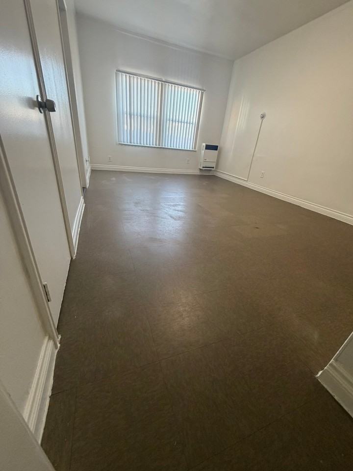 2877 San Marino St #107 - Photo 4 of 16