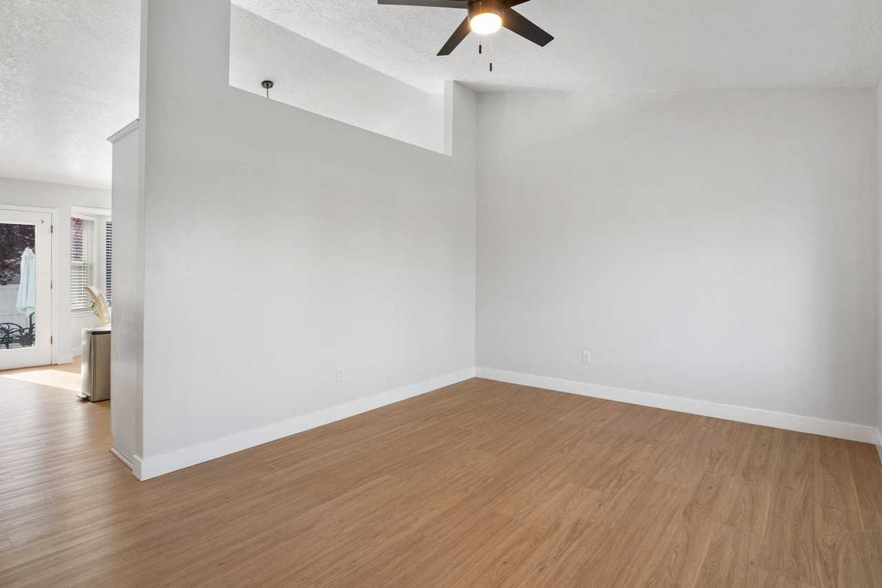 318 Spyglass Dr - Photo 3 of 20