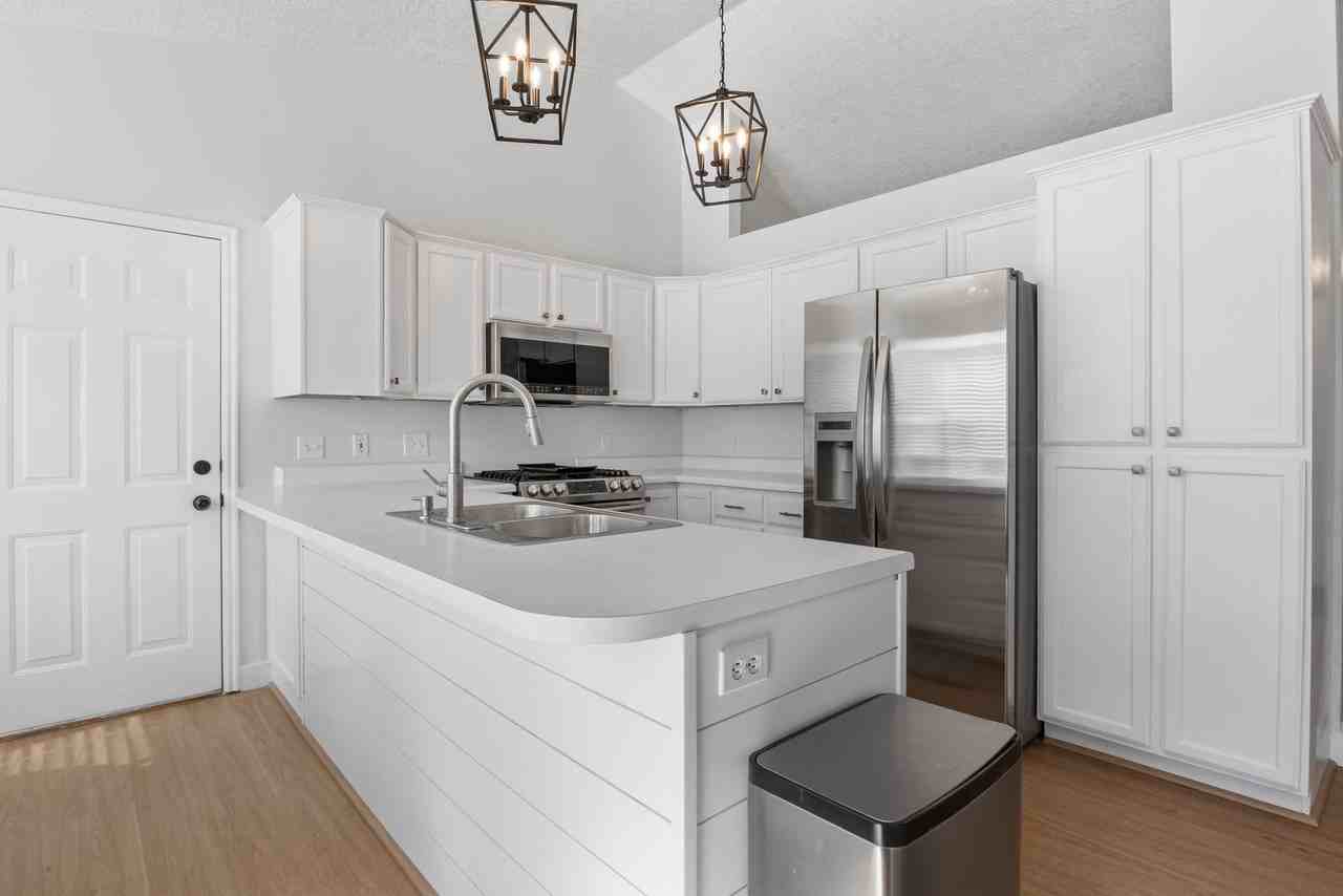 318 Spyglass Dr - Photo 5 of 20
